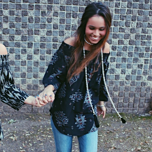 Fifteen Twenty off the shoulder navy top - Picture 3 of 3